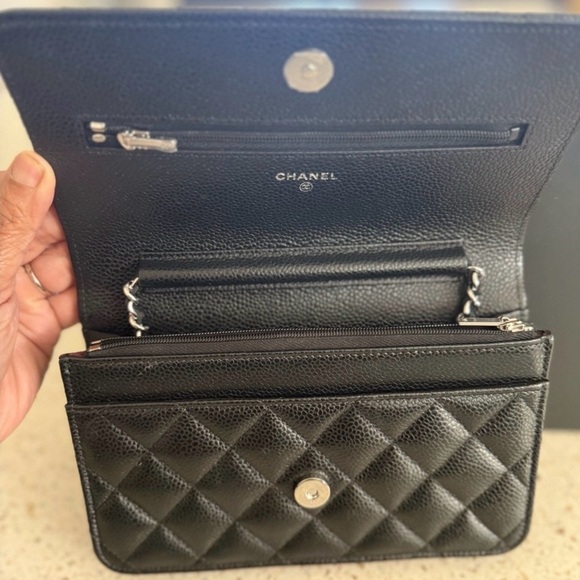 CHANEL Petite Maroquinerie black quilted wallet on a chain - Picture 7 of 15